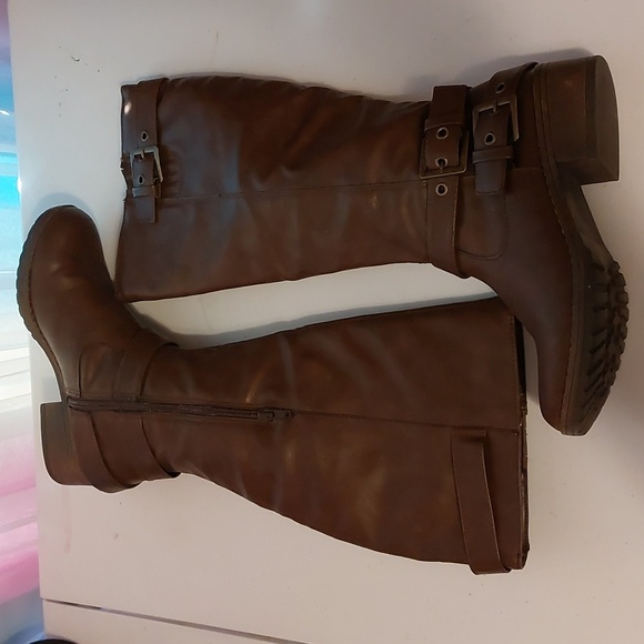 SOON Brown Leather Boots with side Zipper - Picture 8 of 10